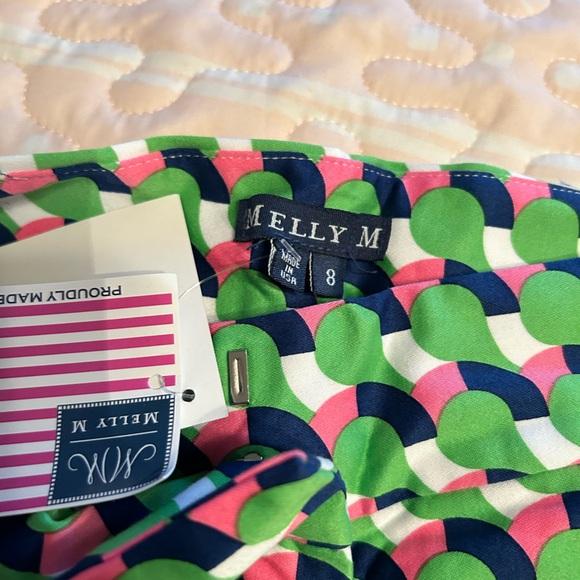 Melly M NWT Green Geometric Print Shorts Size Medium - Picture 7 of 7